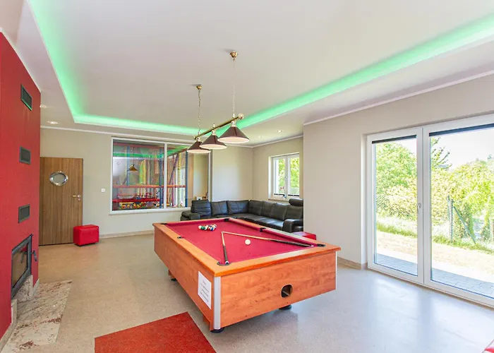 Apartament Afryka- udogodnienia dla rodzin, sala i plac zabaw, jacuzzi, sauna, bilard Apartament *