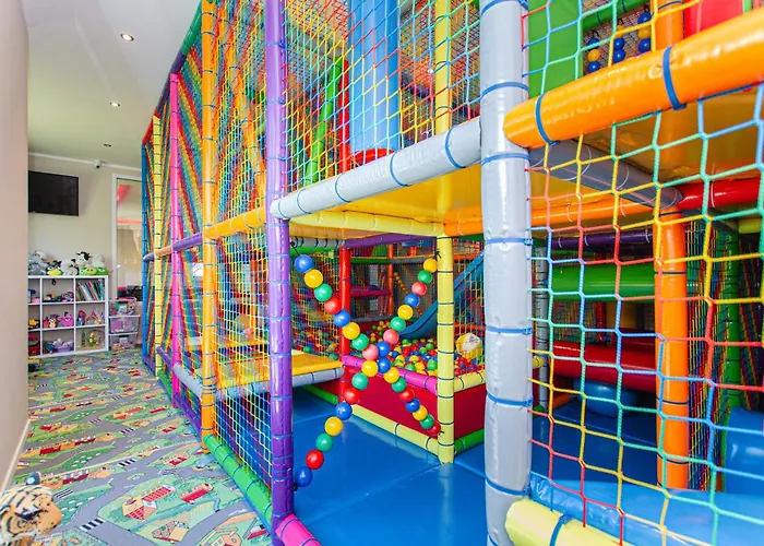 Apartament Apartament Afryka- udogodnienia dla rodzin, sala i plac zabaw, jacuzzi, sauna, bilard Jastrzębia Góra